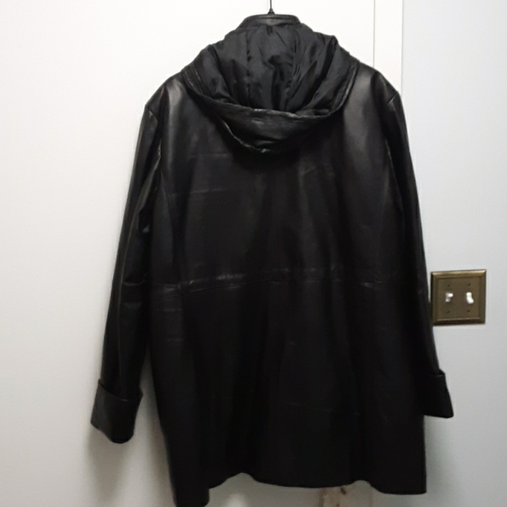 Leather jacket - Picture 2 of 5